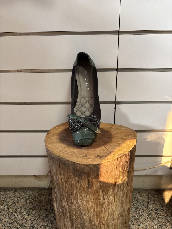 設計感蝴蝶結鱷魚皮紋娃娃鞋