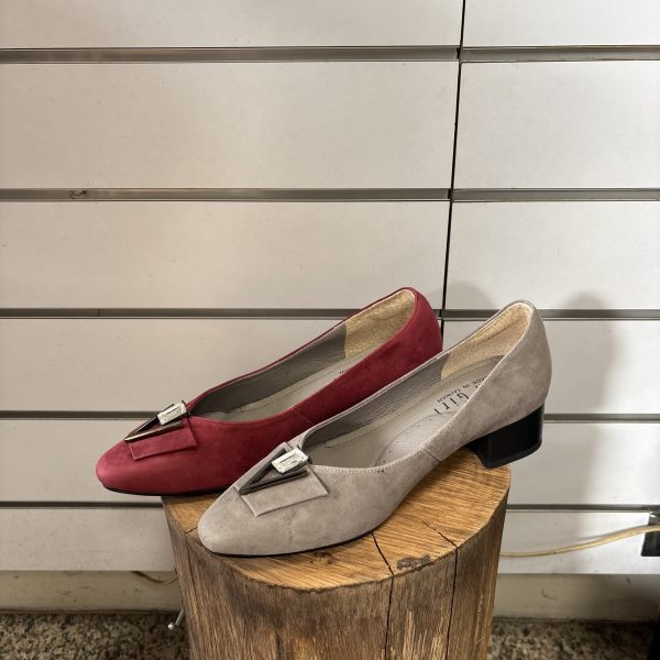 質感麂皮鑽石低跟鞋